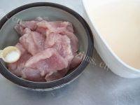 鲜美可口的番茄肉片做法图解2)