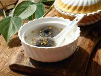 美味的桂花流沙黑芝麻水晶汤做法图解17)