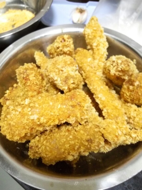 热腾腾的脆皮鸡腿