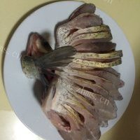 美味佳肴般的孔雀鱼的做法图解二