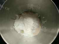 美味营养的奶酥粒餐包做法图解2)