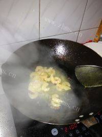 最爱的西兰花炒虾仁做法图解4)