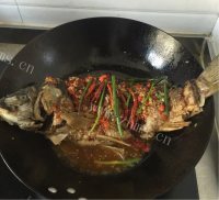 色香味俱全的红烧鲤鱼做法图解5)
