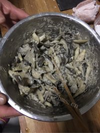 色香味浓的炸蘑菇做法图解2)