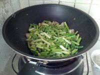 家庭蒜苔炒肉片做法图解5)