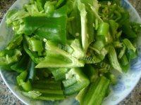 家常菜肉炒青椒做法图解3)