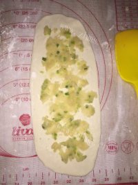 自制葱油饼做法图解7)