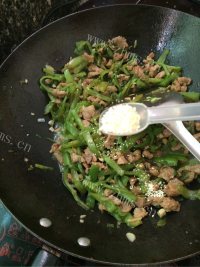 家常菜青椒炒肉做法图解9)