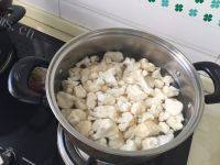 家常菜干煸菜花做法图解2)