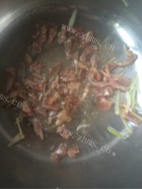 美味营养的蒜苔炒肉丝做法图解3)