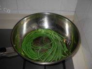 家常菜肉末橄榄菜炒豇豆做法图解3)
