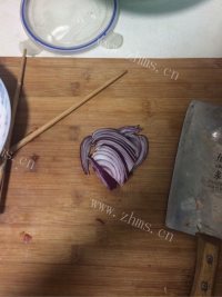 质嫩爽口的青椒炒肉做法图解3)