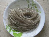 美味的酸菜炖排骨做法图解3)