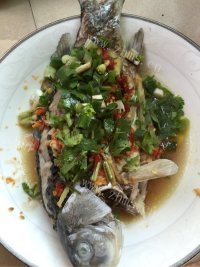 家常菜剁椒蒸鲫鱼