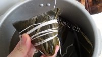 美味的酱香肉粽做法图解12)