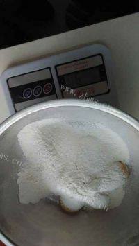 自己做的奶油草莓蛋糕卷做法图解2)