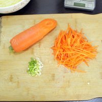 家常菜胡萝卜炒土豆丝做法图解2)