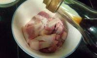 家常菜五花肉焖土豆做法图解3)