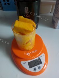 自制芒果慕斯杯做法图解2)