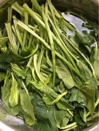 家常菜白灼菠菜做法图解1)