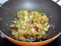 家常毛豆香肠饭做法图解4)
