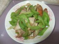 家常菜西芹炒肉片