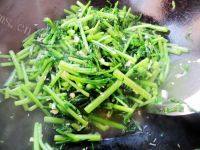 诱人的蒜蓉茼蒿做法图解8)