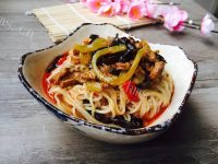 可口的鱼香肉丝面做法图解9)