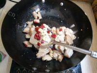 口感饱满的干豇豆炖肉做法图解4)