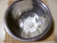香甜的酸奶蛋白糖做法图解2)