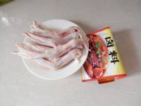 香卤鸭掌做法图解1)