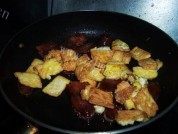 家常菜腊肠炒豆腐做法图解8)