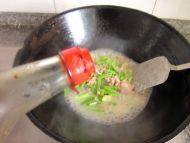 家常菜芹菜小炒肉做法图解6)
