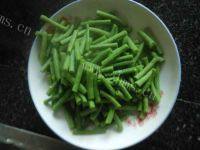 家常菜肉末豇豆做法图解1)