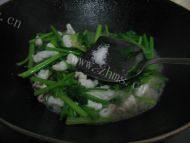 家常菜芹菜鱿鱼做法图解5)