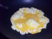 在家做的蒜薹炒鸡蛋的做法图解二