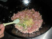 自制酸菜猪肉水饺做法图解11)