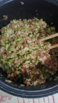 芹菜猪肉饺做法图解2)