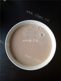 营养丰富的港式奶茶做法图解9)