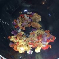 美味的什锦蛋炒饭做法图解4)