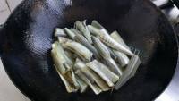 鲜美的酱油焖气筒鱼做法图解3)