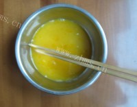 美味的秋葵蛋花汤做法图解4)