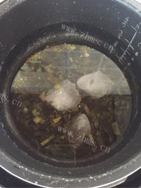 美味的海带绿豆糖水做法图解4)