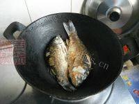 美味铁锅炖鱼贴饼子做法图解4)