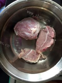 美味营养的牛骨汤做法图解2)