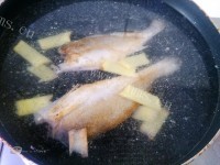咸淡适宜的黄鱼煨面的做法图解八