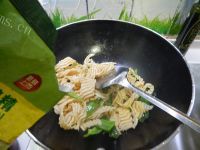 家常菜青椒炒豆皮做法图解10)