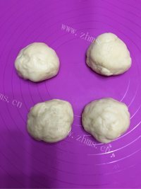 五味俱全的毛毛虫面包做法图解3)