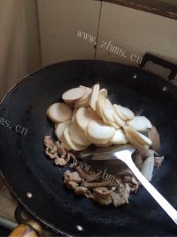 家常菜炒杏鲍菇做法图解3)