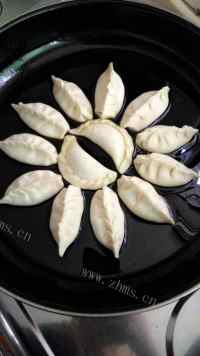 美味的抱蛋煎饺做法图解8)